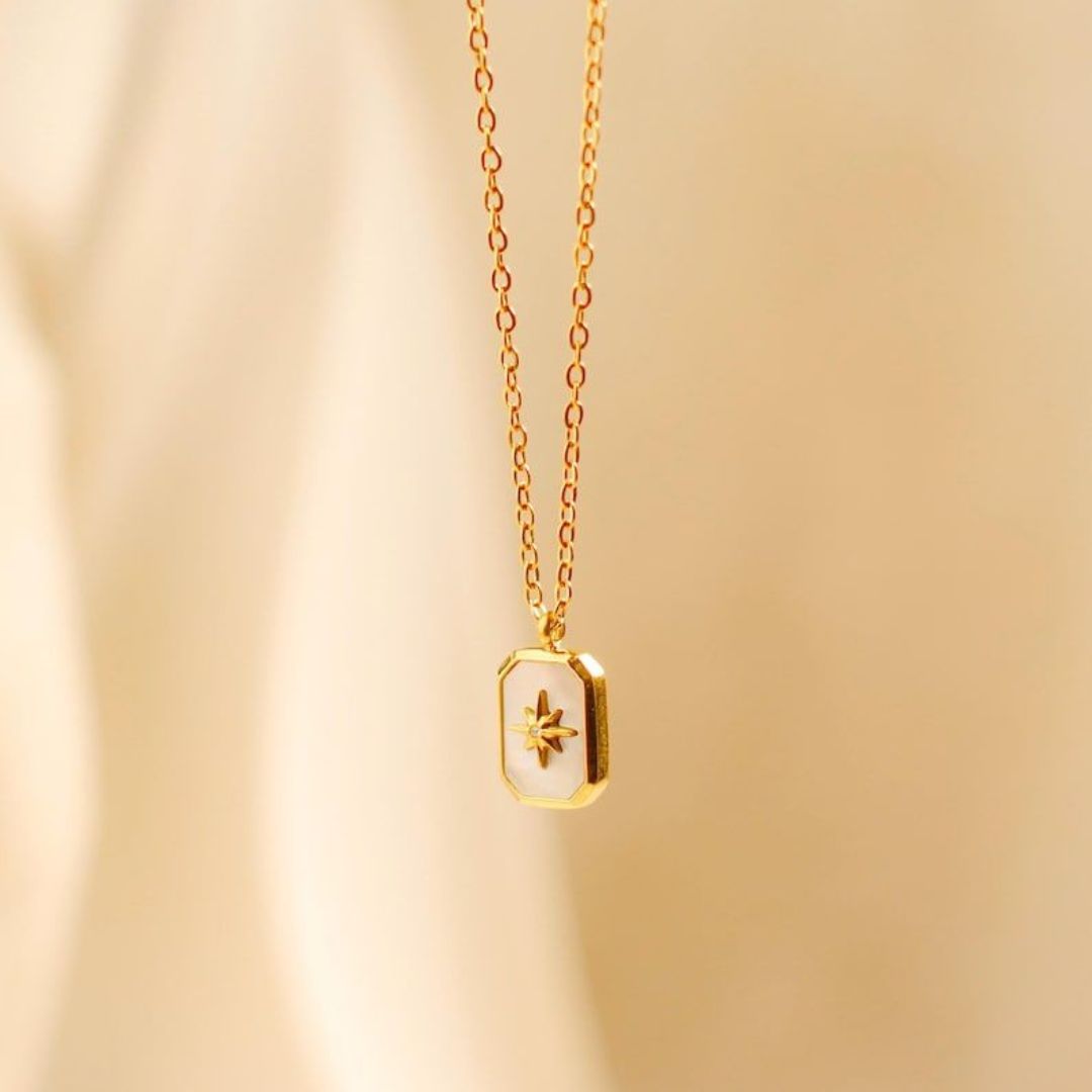 Sleek Gold Necklace for Women – Simple Yet Stunning