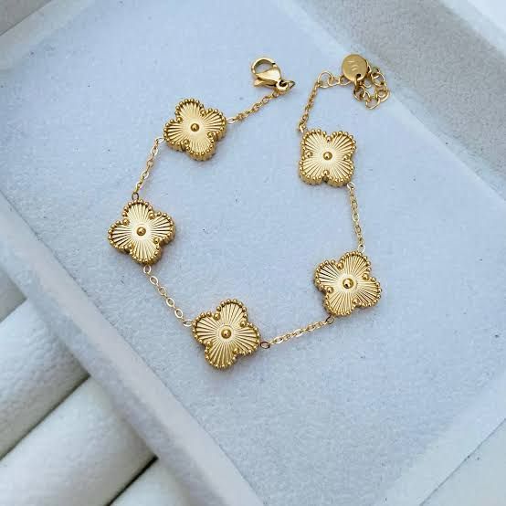Elegant Stainless Steel Golden Clover Bracelet