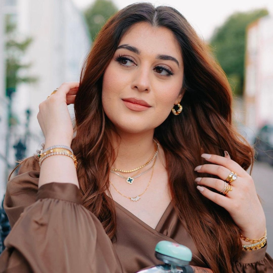 Simple Gold Earrings for Effortless Elegance